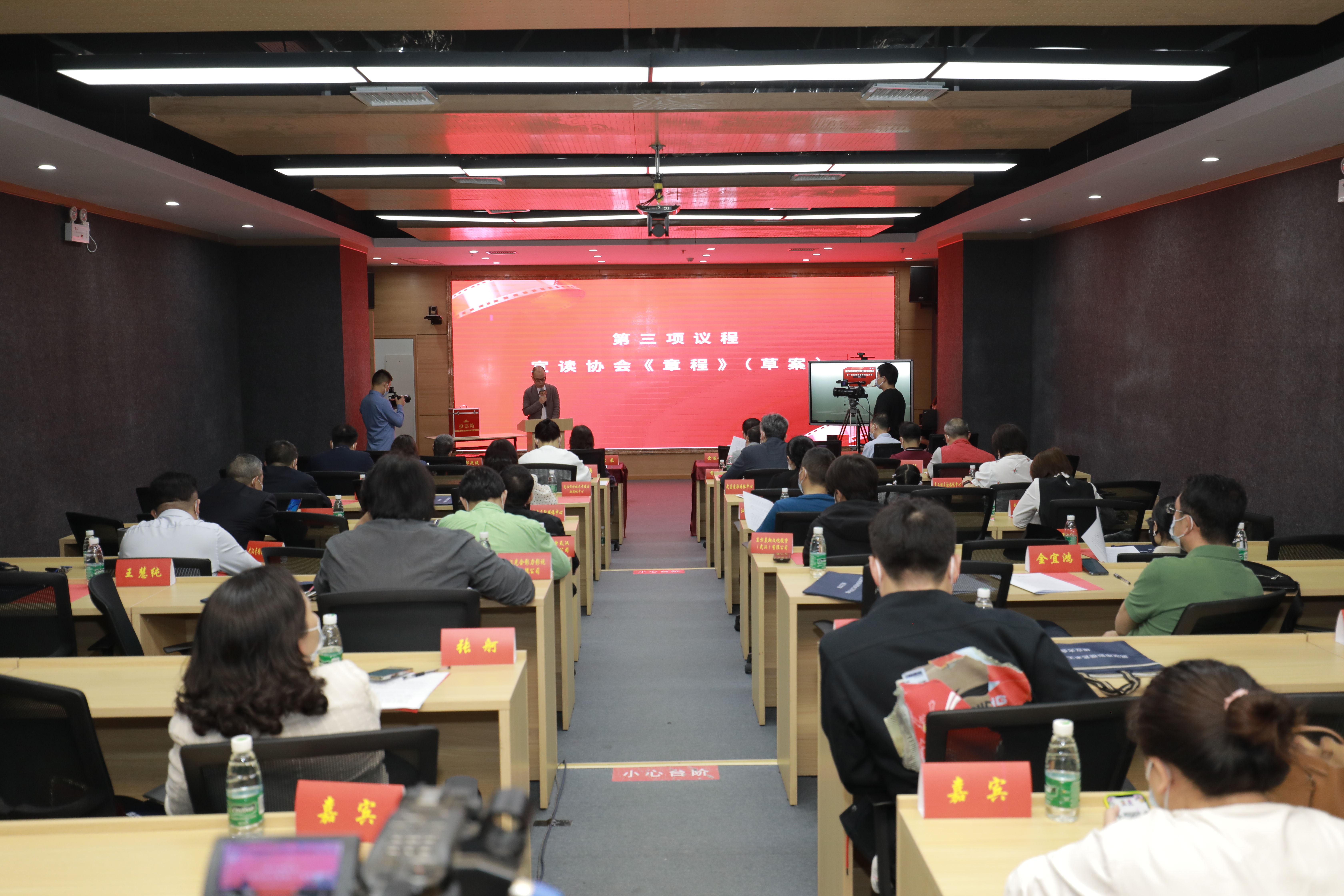 武汉首个影视工作者协会成立 著名导演巴特尔当选主席