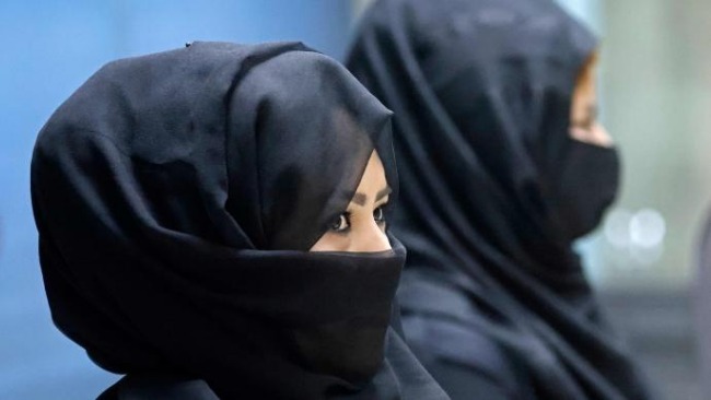 反抗无果！阿富汗女性主持人仍需在直播时遮挡面部