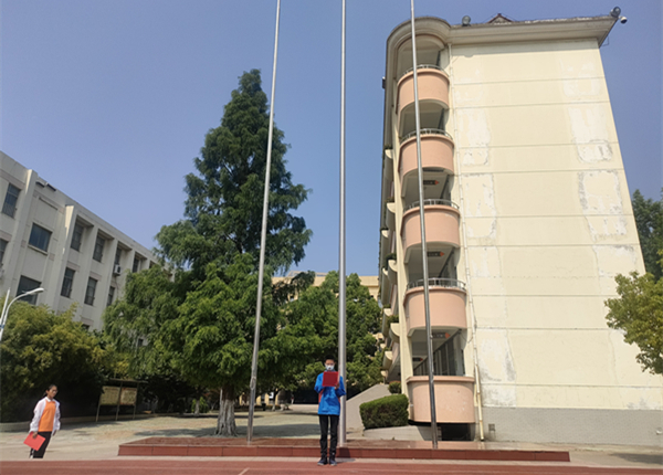 合肥36中举行遵纪守法做合格公民主题升旗仪式