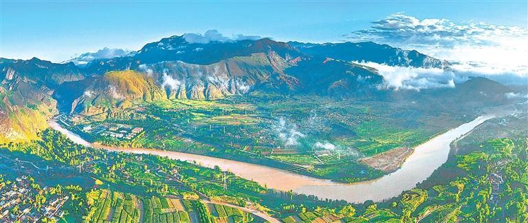 黄河岸边的临夏回族自治州积石山县大河家镇大墩村景色秀美 新甘肃&middot;甘肃日报通讯员 丁生智