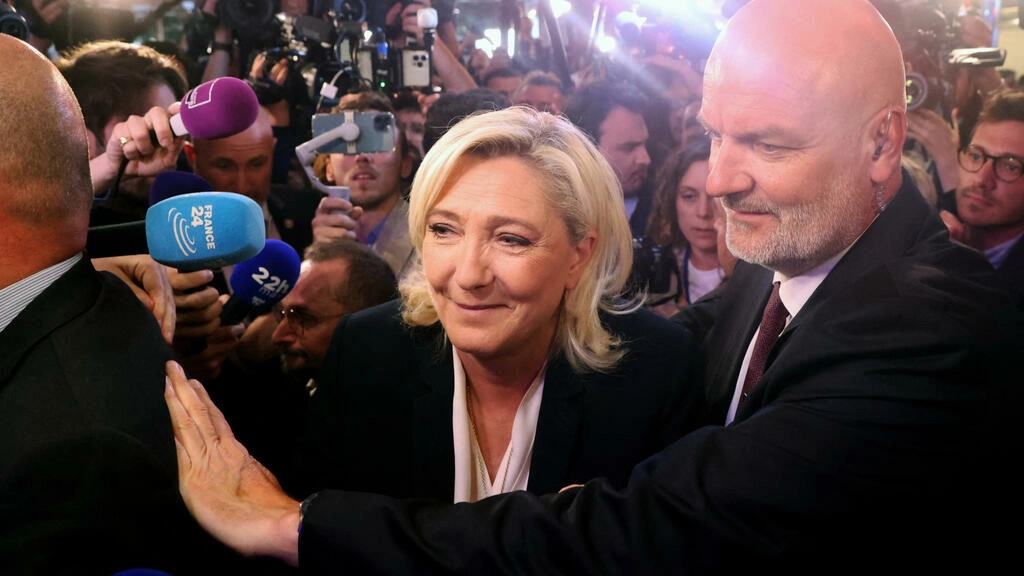 2022年法国总统大选第二轮选情夜集会活动。（图源：路透社）