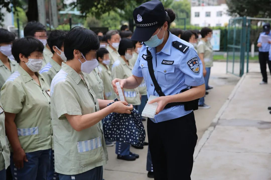 女子监狱:警小美的工作日常凤凰网陕西_凤凰网