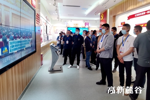 该进修班一行到长沙高新区党群服务中心,全面深入了解高新区党建工作情况。通讯员 供图