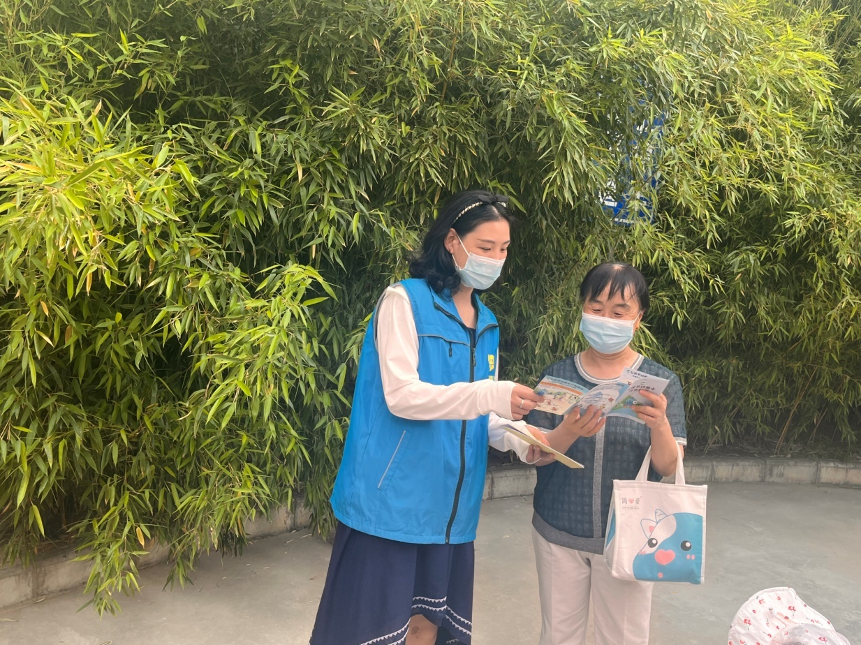 西安经开区碧玺华庭社区开展公民节约用水宣传活动