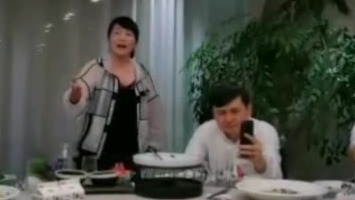 张文宏妻子清唱越剧《红楼梦》“问紫娟”