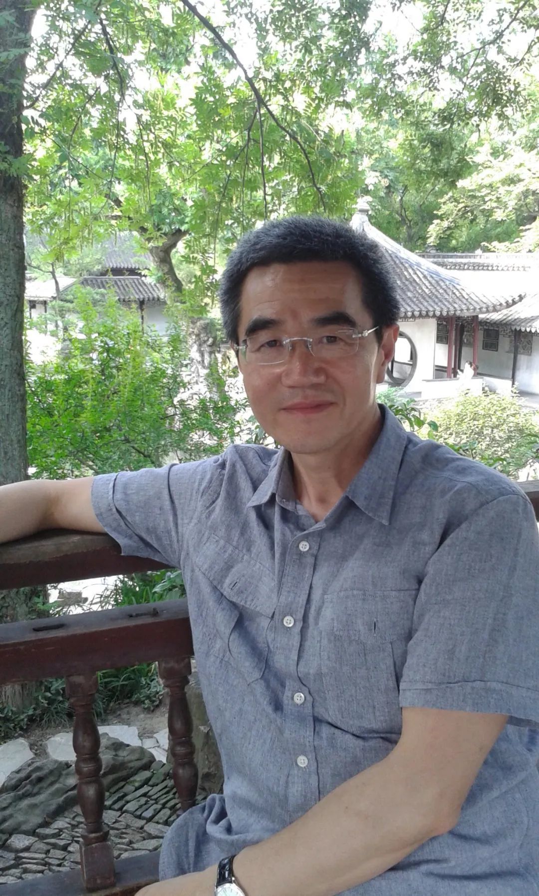 阎云翔，生于1954年，美国加州大学洛杉矶分校文化人类学终身教授。哈佛大学人类学博士。著有《礼物的流动》《私人生活的变革》《中国社会的个体化》等著作。其中《私人生活的变革》获2005年度“列文森中国研究书籍奖”。