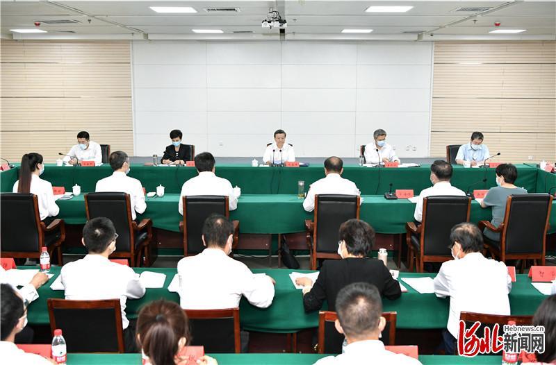 5月24日上午，省委书记倪岳峰在河北师范大学调研。调研后，倪岳峰主持召开座谈会。 河北日报记者赵海江摄