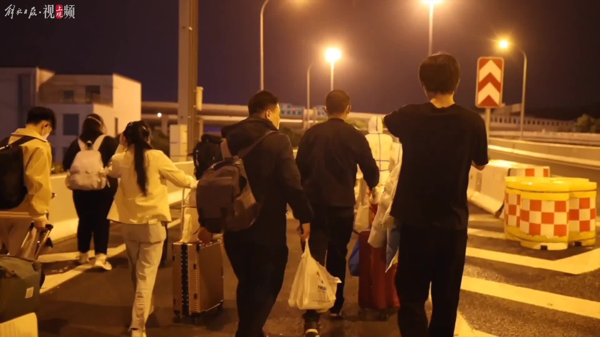 我在上海虹桥火车站守了三夜，和伙伴们救助了千名滞留者踏上回家路