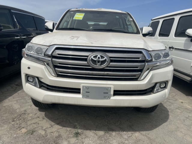 2021款丰田酷路泽5700现车154万在售