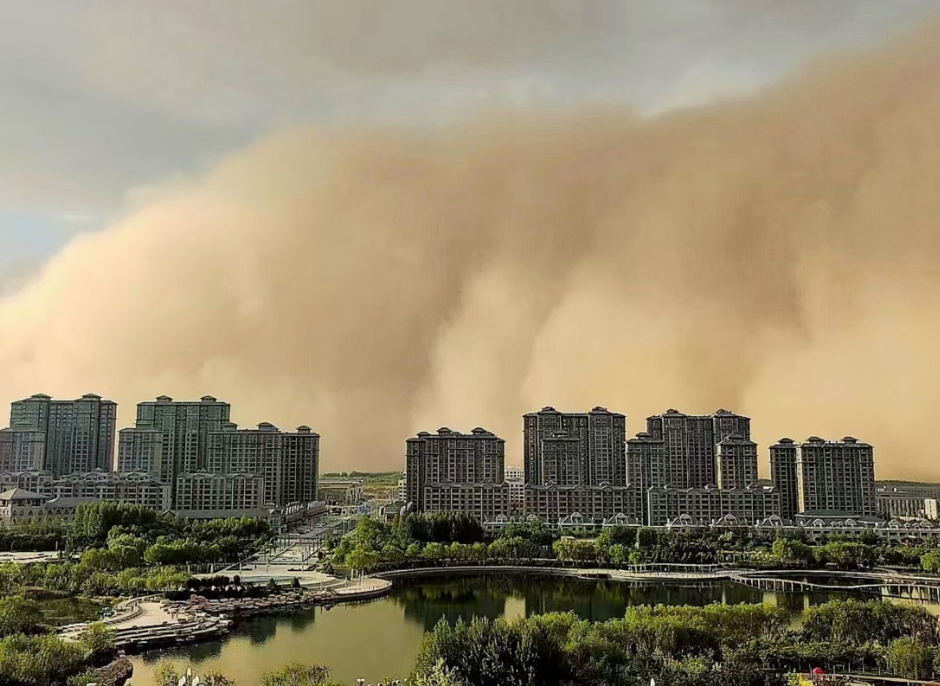 Après les tornades, une tempête sèche « Dust Bowl » a traversé le centre des États-Unis