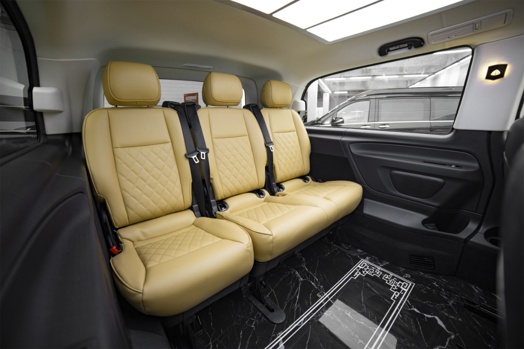 2022款奔驰威霆能改装空间大内饰奢华