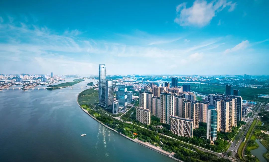 打造城市更新"琶洲模式",琶洲村昔今对比响应乡村振兴战略,通过产业