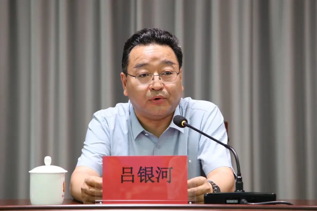 彬州市委常委,政法委书记吕银河代表彬州市委向大会致辞.