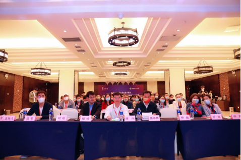 （图二）比赛评委现场