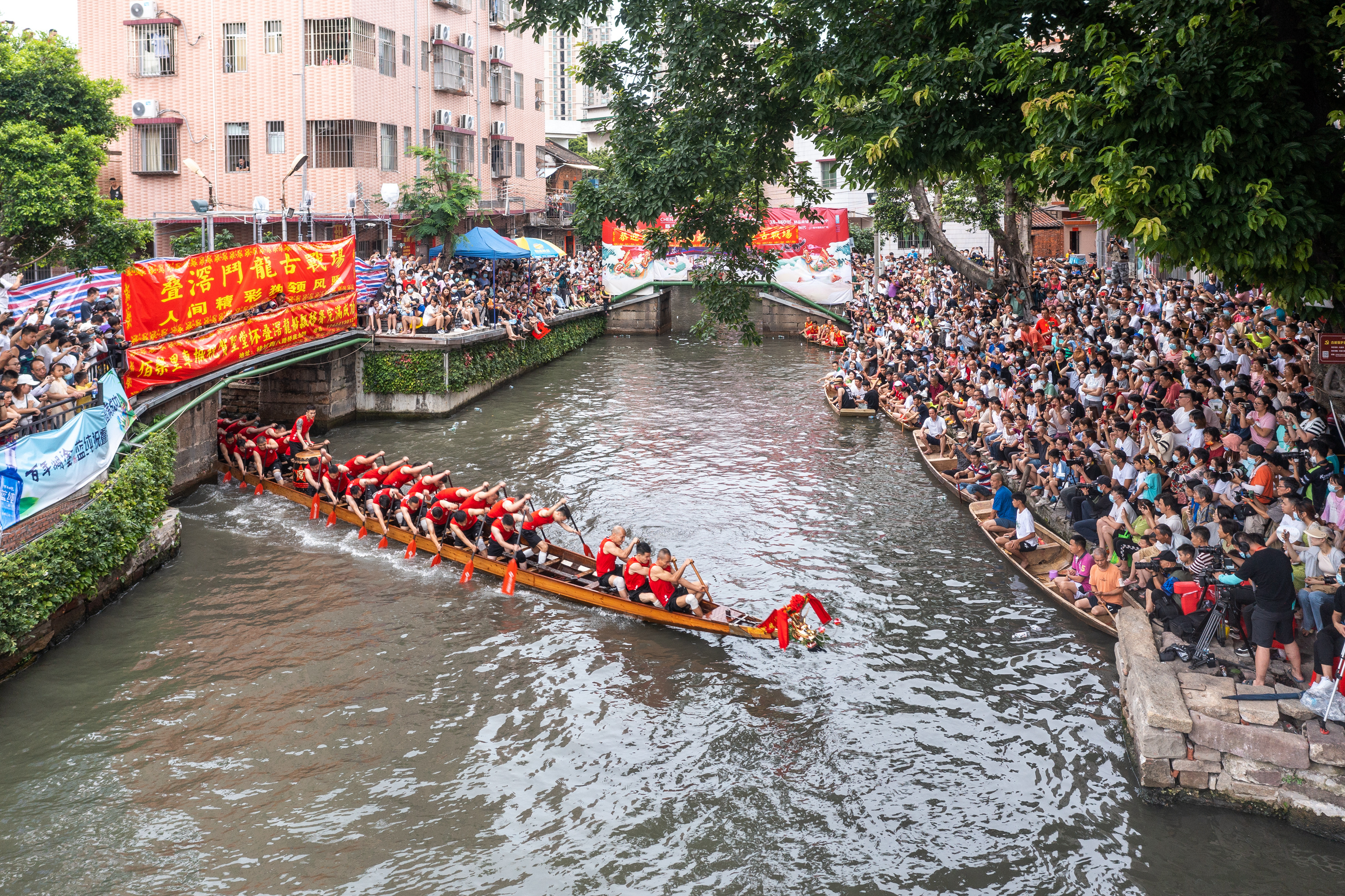 凤凰现场端午节南海桂城叠滘龙舟水上漂移上演