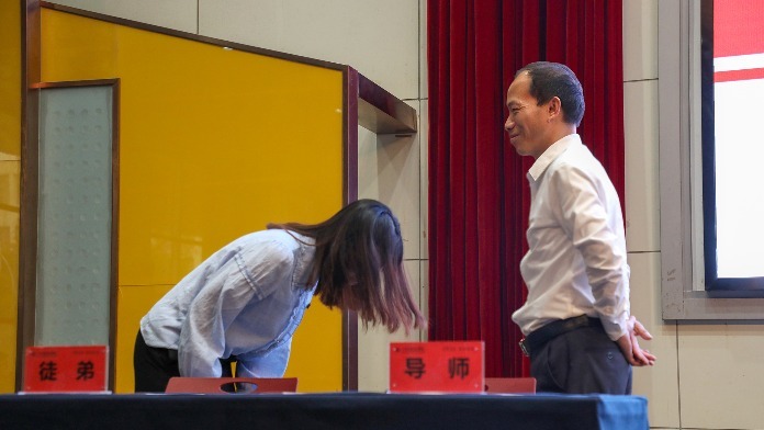 江西科技学院:“导师结对”搭平台 青蓝相携共成长