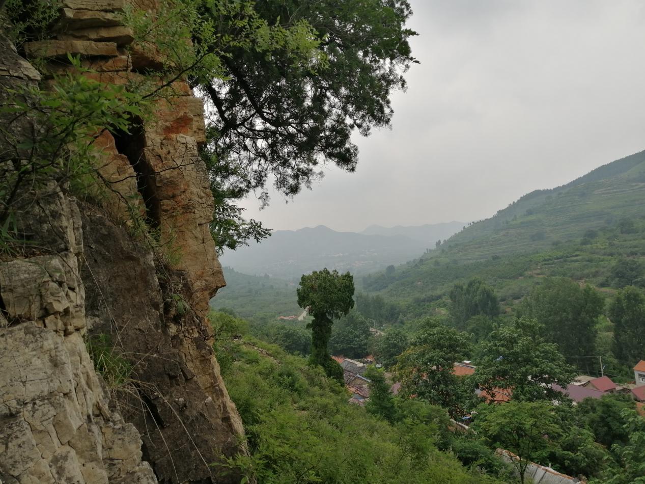 沂源县中庄镇清理危岩筑牢地质灾害排查安全网