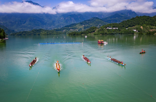 芙蓉江上的龙舟