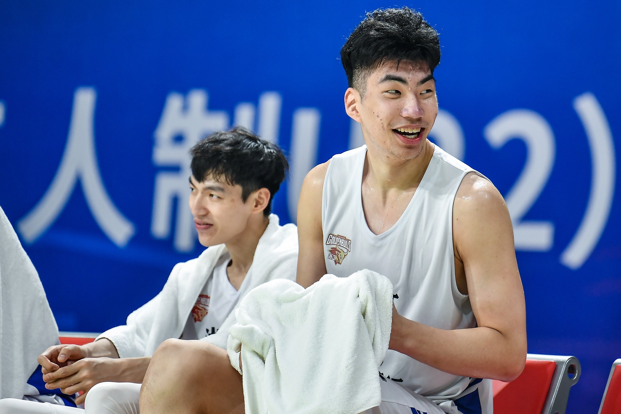 <em>余</em><em>嘉</em><em>豪</em>获雄鹿队试训机会 将与曾凡博一同冲击NBA