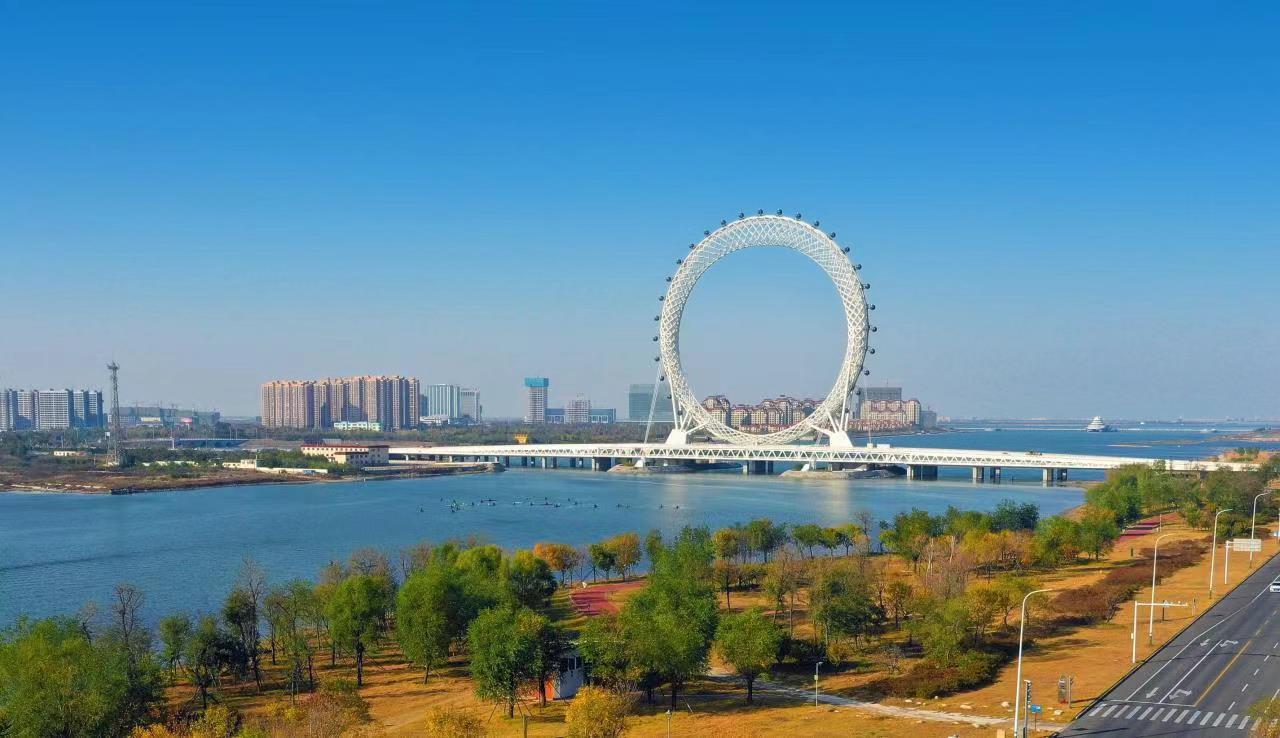 近年来,潍坊滨海区高标准建设休闲,旅游,娱乐的黄金亲水海岸,加大旅游