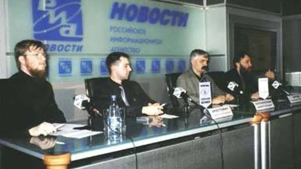 阿列斯托维奇与科尔钦斯基（右二）和杜金（右一）一起参加国际欧亚运动会议