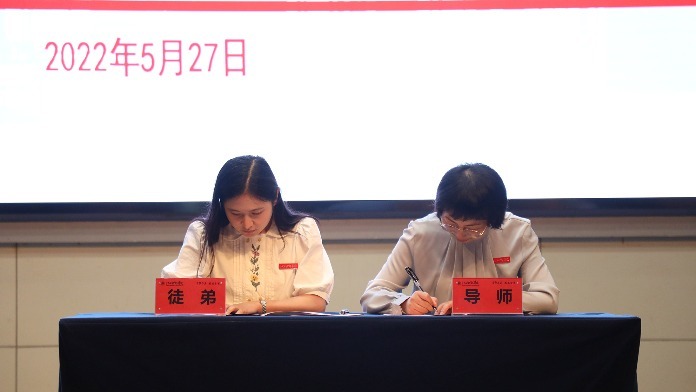 江西科技学院:“导师结对”搭平台 青蓝相携共成长