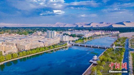 夏雨过后，敦煌党河美景如画。王斌银 摄