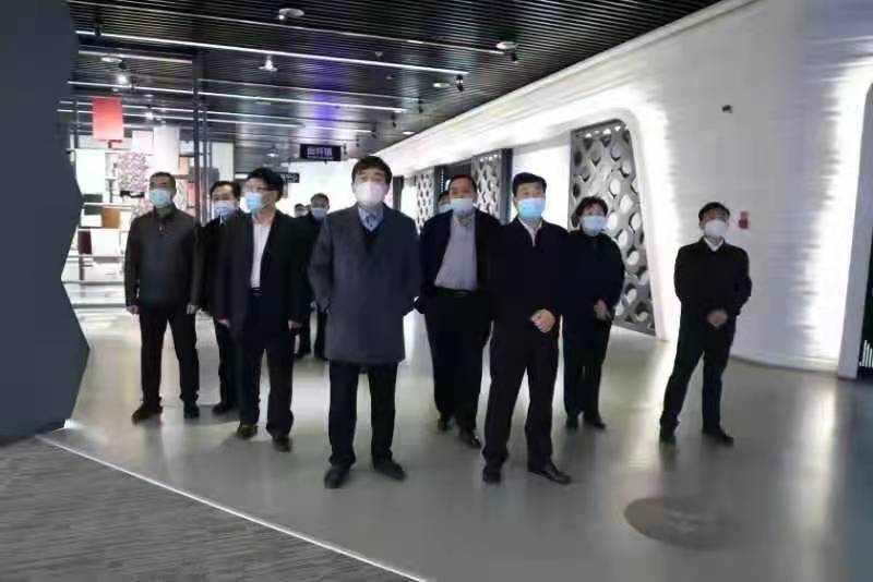 考察团一行参观考察中国轻纺城