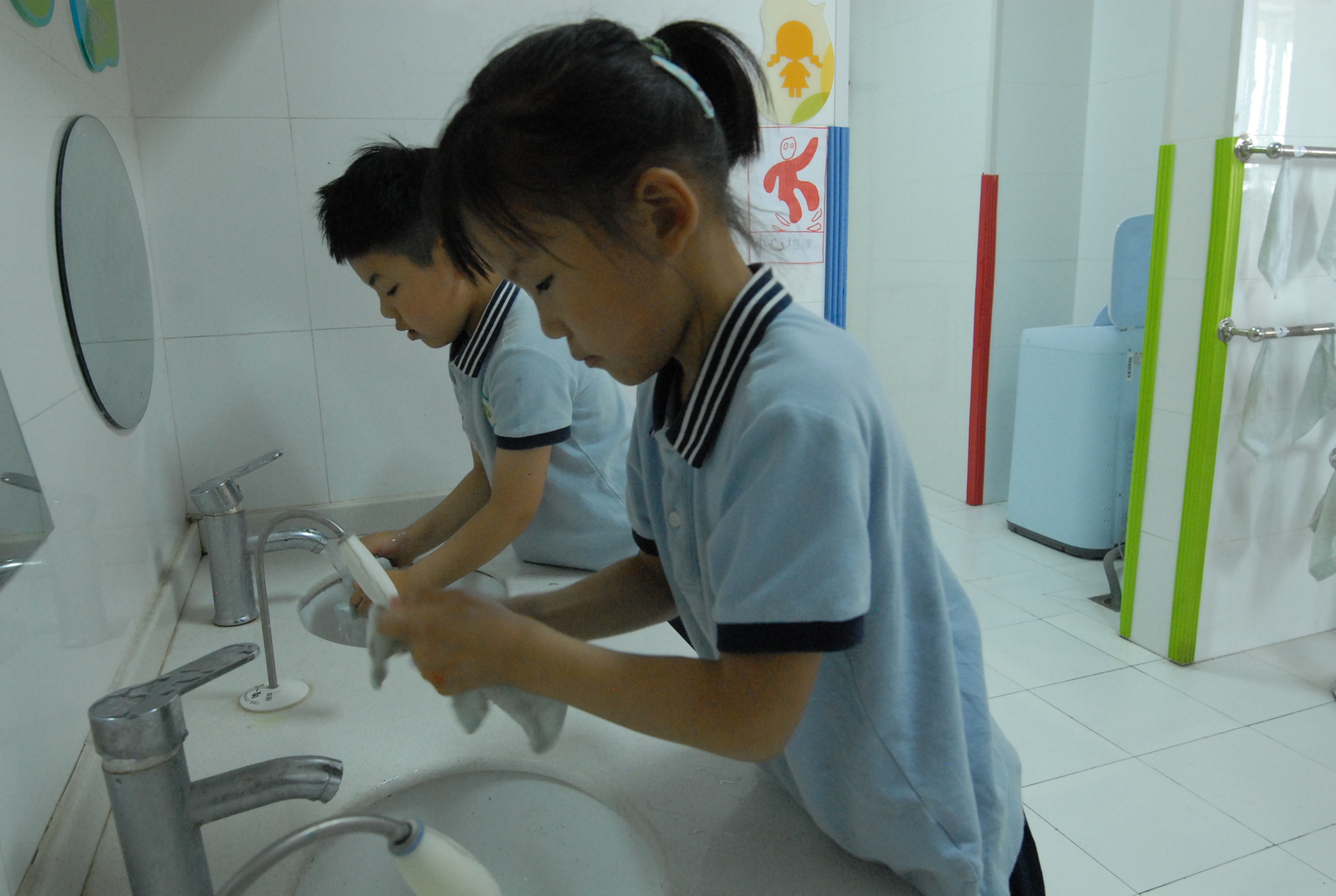 6月1日，山东省青岛市即墨区通济新经济区中心幼儿园的小朋友参加洗小手巾比赛。