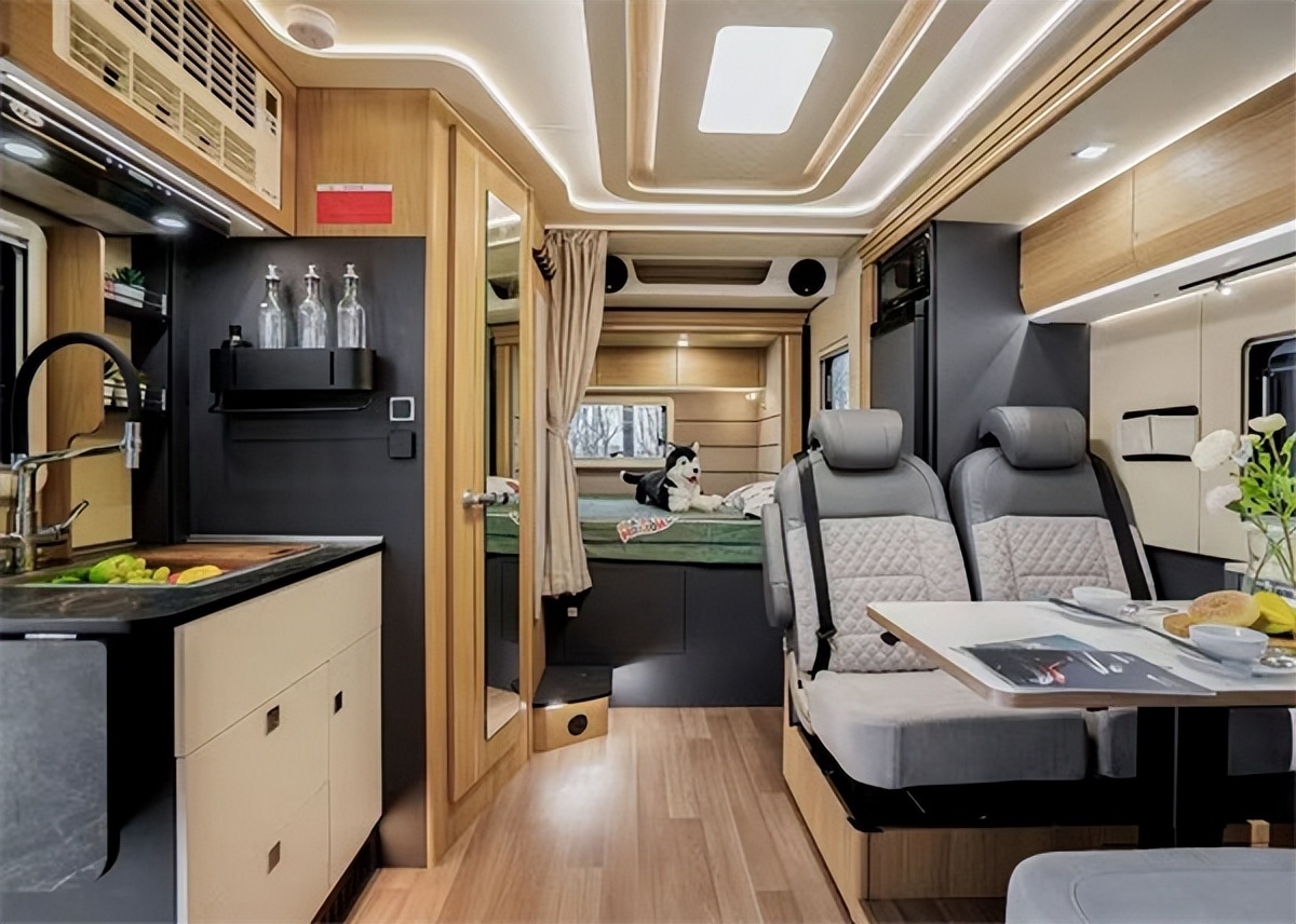 5吨c535双拓展房车旗舰版,大空间大承载豪华旅居车