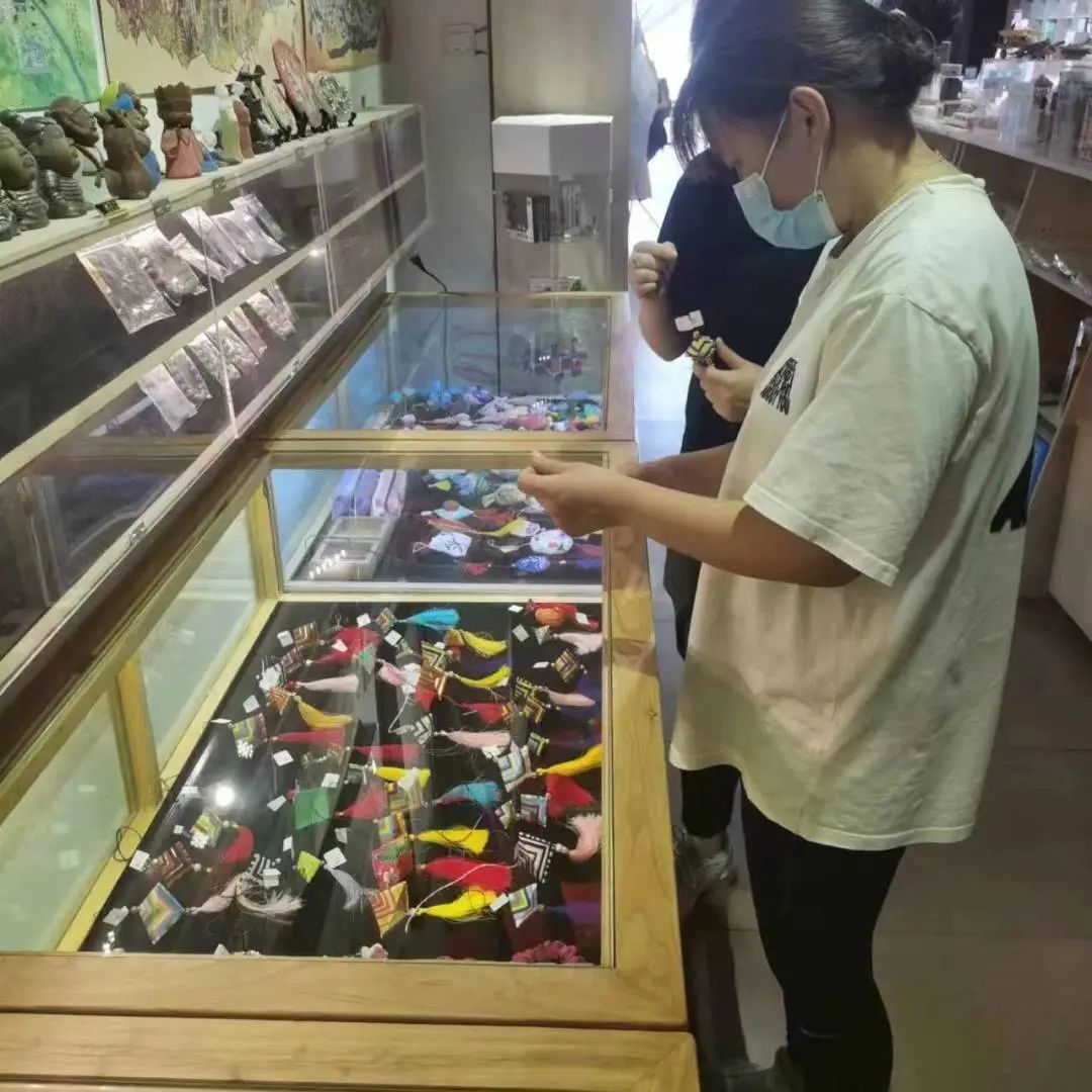 心相守—爱相望 女子监狱开展儿童节公益义卖活动