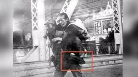 小学教辅书用日军给雷锋配图 出版社：正在找出错原因