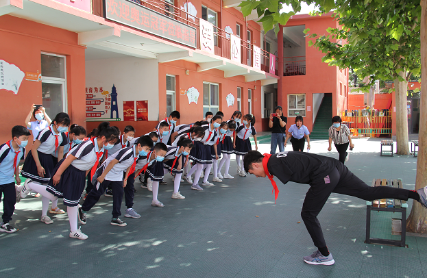 学习冠军精神 争做强国少年——与冬残奥运冠军王晨阳一起过六一