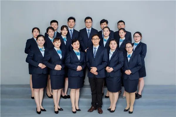 谁是胸闷气短的真正“元凶”？新区中心医院专家巧除胸骨后巨大甲状腺肿物