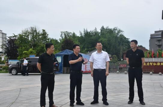 在"六一"儿童节来临之际,6月1日上午,瑞昌市委书记陈琪,市委常委,市委