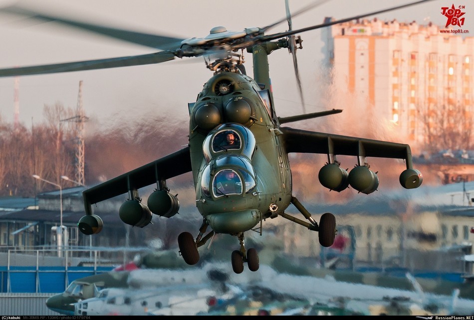此前，有人拍摄到俄罗斯神秘的米-35MS要员运输机正飞往克里姆林宫。