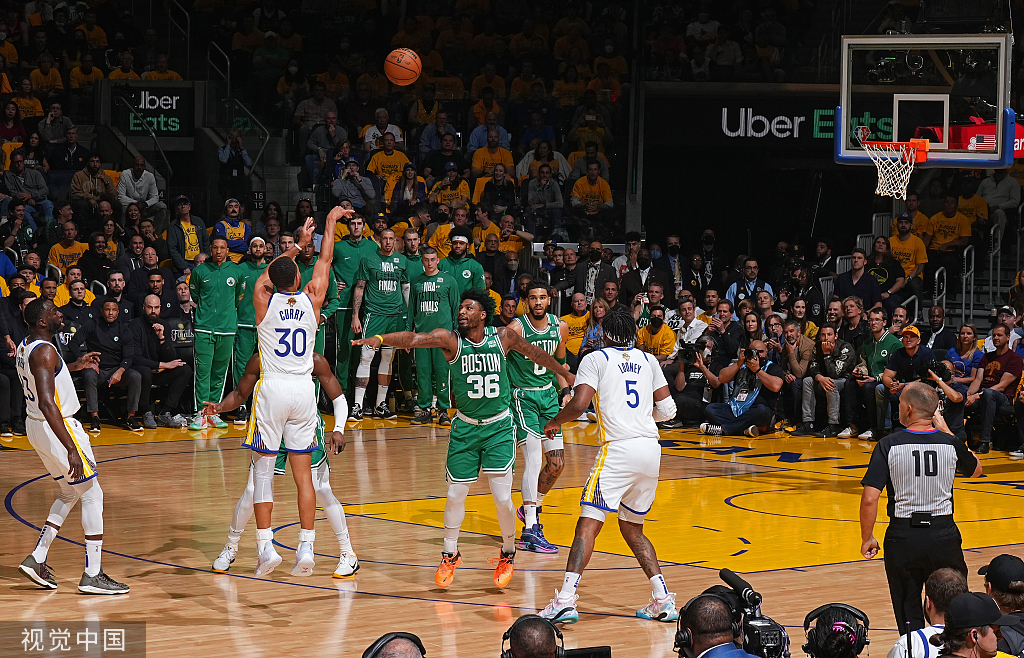 NBA总决赛：凯尔特人逆转勇士取得开门红[nba总决赛湖人凯尔特人]