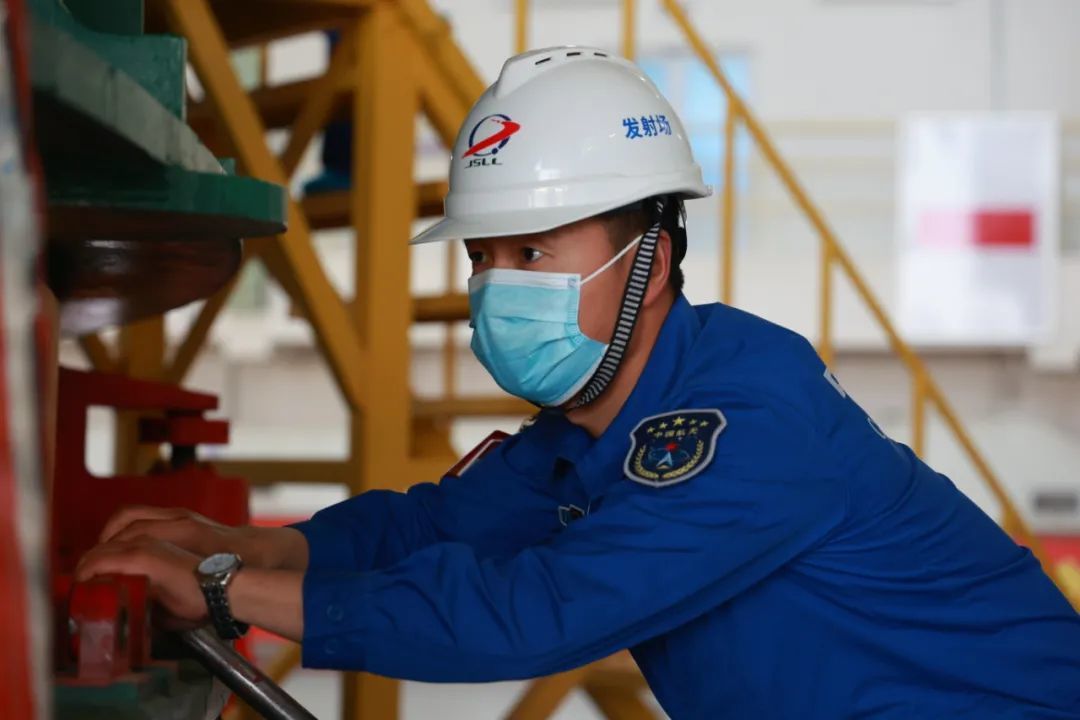 电源驱动控制车操作手汪福森