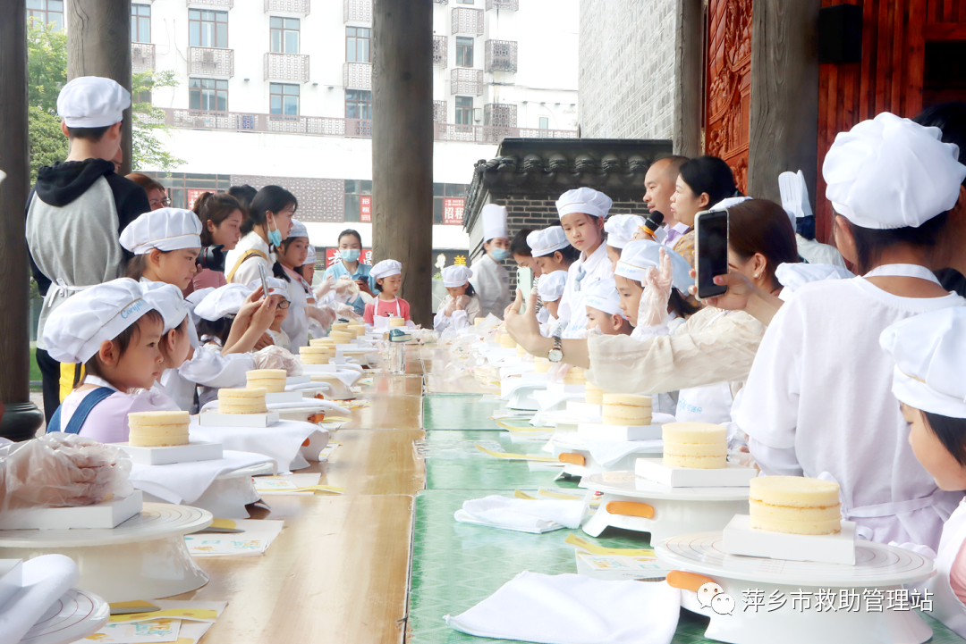 萍乡市：书香伴六一 亲子促成长