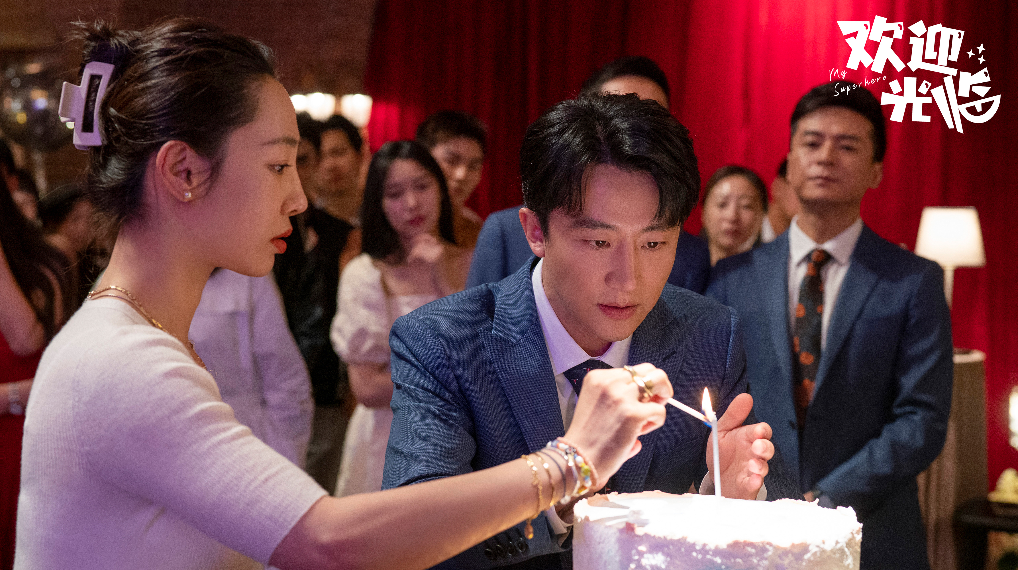 剧中,为了给郑有恩(白百何饰)庆祝生日,张光正(黄轩饰)特意买了一款对方爱吃的榴莲蛋糕。