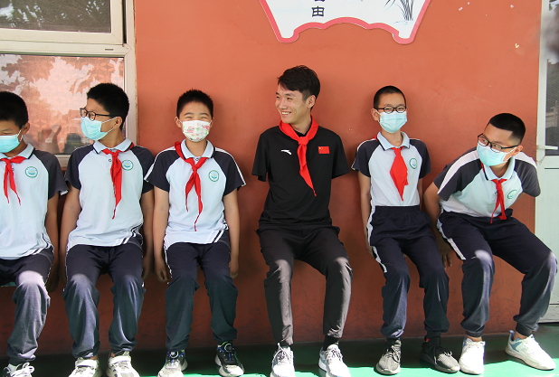 学习冠军精神 争做强国少年——与冬残奥运冠军王晨阳一起过六一