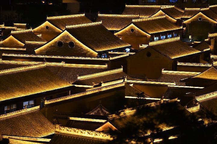 图为天水古城西关片区夜景 新华社记者 陈斌 摄