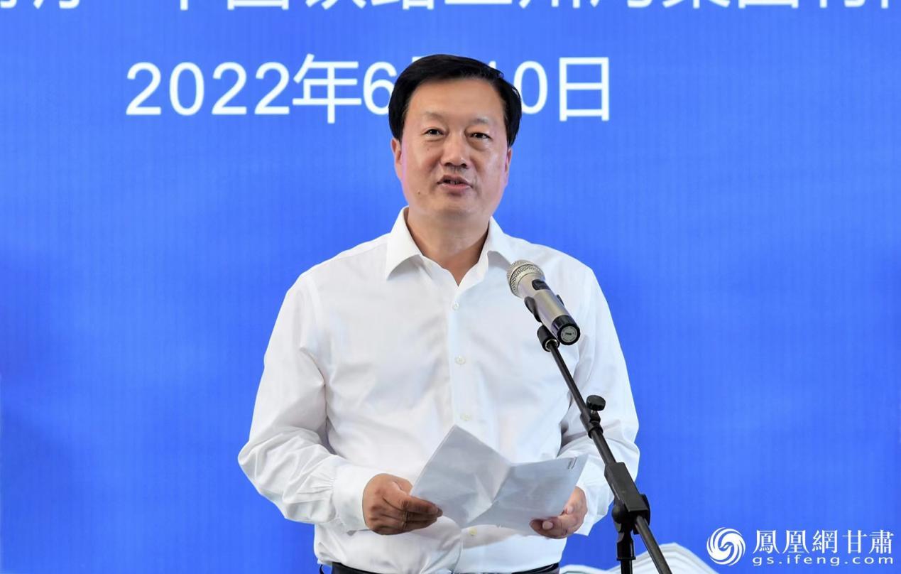 王锦说，“环西部火车游”是联结“大西北”、沟通“陆海丝”品牌线路的“陆上邮轮”和“梦想旅游专列”。 高梓文 摄