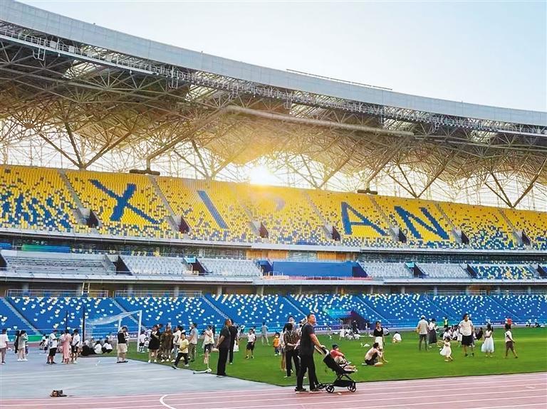 市民游客在西安奥体中心运动“打卡” 受访者供图