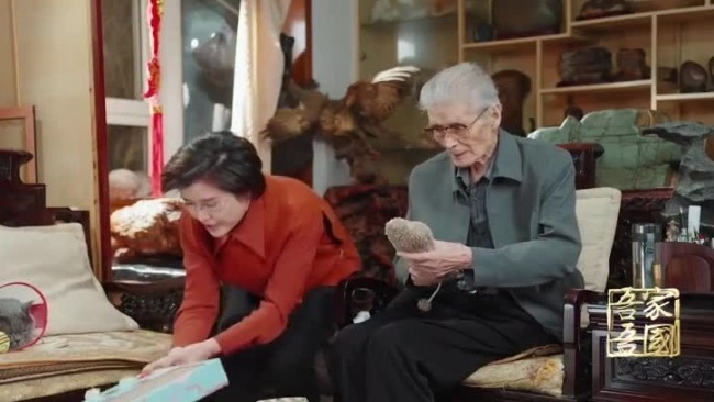 蓝天野生前最后的专访:逛商场爱玩抓娃娃