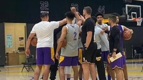 湖人传奇转战波士顿掀起新赛季悬念