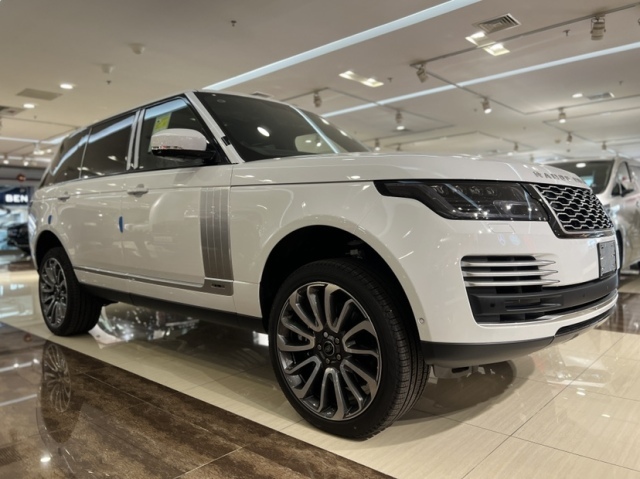 2022款路虎揽胜创世加长30t报价14万