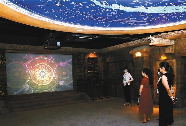 影院内秦文化展示。 （记者 尚洪涛 摄）