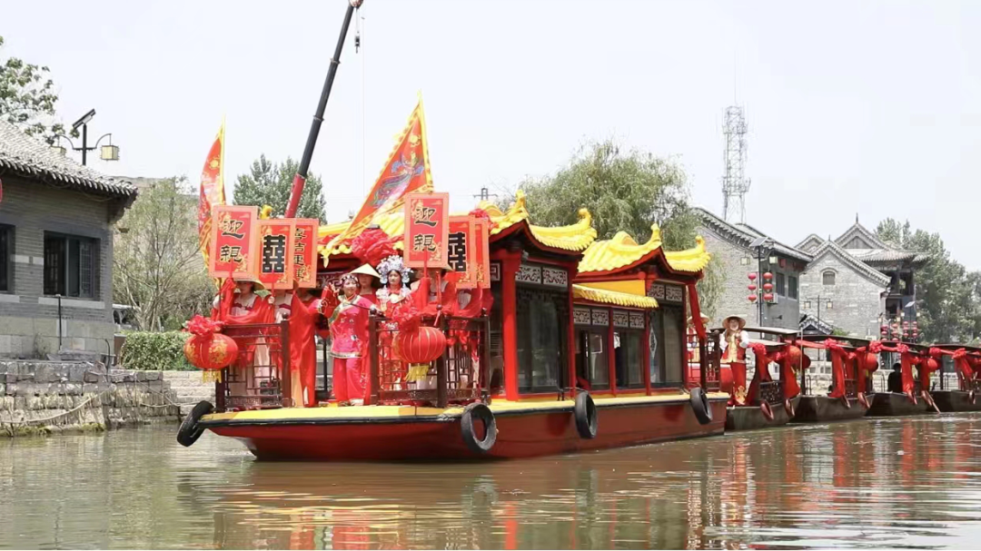 渔家婚礼船队正缓缓驶来