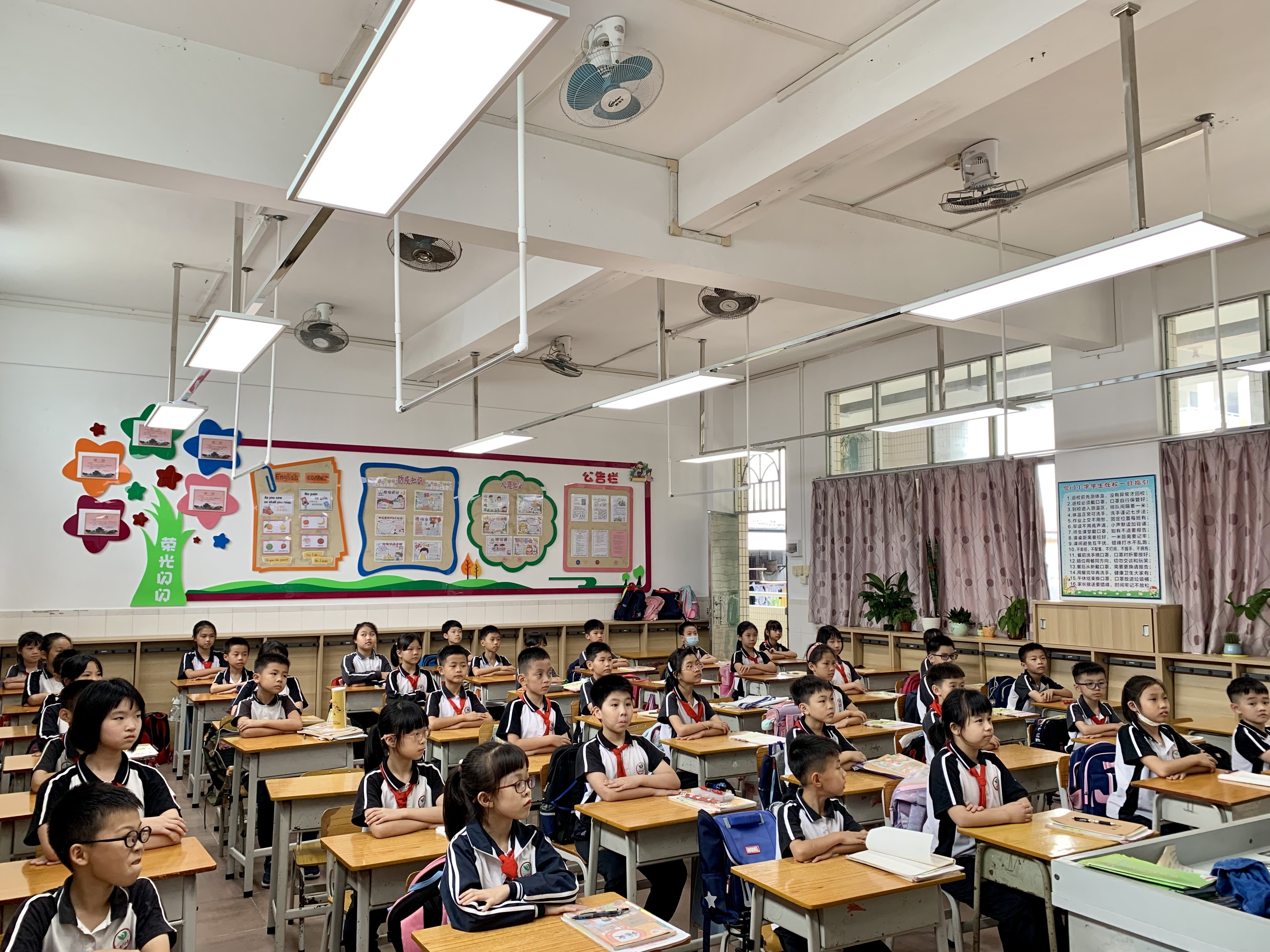 保护视力均安镇中小学全面完成教室灯光改造